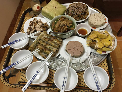 Mâm cỗ cúng tất niên của một gia đình miền Bắc.