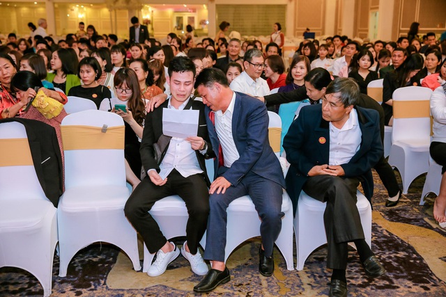 Thương hiệu Việt tổ chức gala cuối năm bằng 500 lá thư tay xúc động - Ảnh 3.