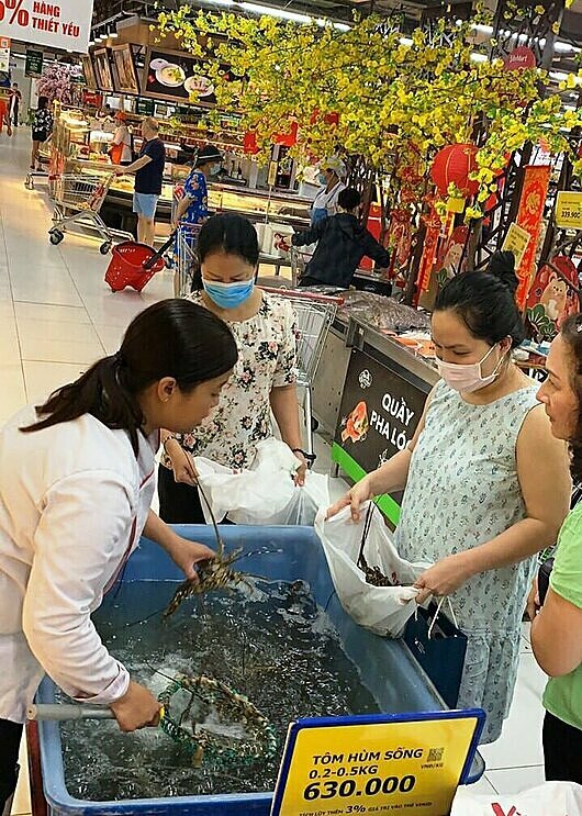 Tôm được bán tại siêu thị. Ảnh: ST.