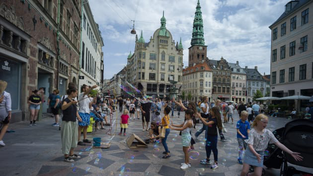 Vì sao Đan Mạch, Phần Lan hạnh phúc nhất thế giới? - Ảnh 1.