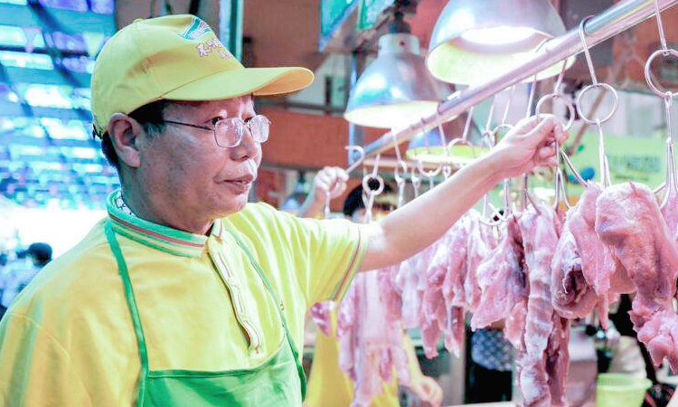 Hiện ông là đồng sở hữu thương hiệu thịt lợn Yihao Tuzhu nổi tiếng Trung Quốc. Ảnh:qq.