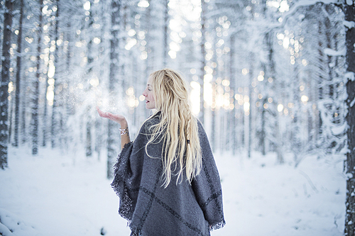 Cũng bỏ thành phố về quê, Jonna được nhiều người gọi là Lý Tử Thất phiên bản Bắc Âu. Ảnh: Jonna Jinton.