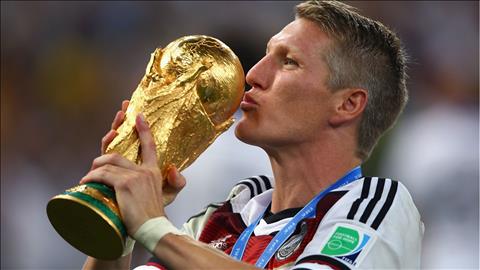 bastian-schweinsteiger-chinh-thuc-giai-nghe.jpg
