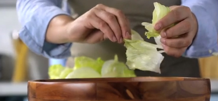bep-tay-3-cach-lam-mon-caesar-salad-tru-danh-vo-cung-don-gian-8b7dd7c2.jpg