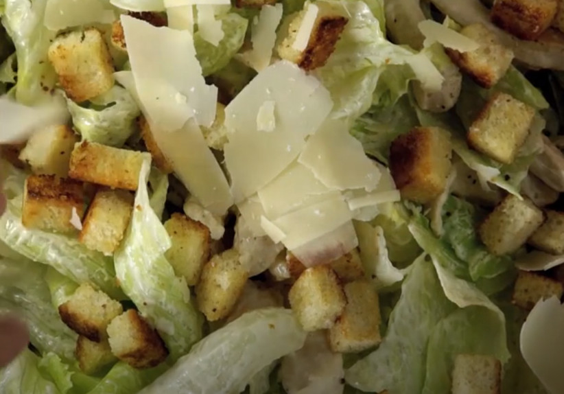 bep-tay-3-cach-lam-mon-caesar-salad-tru-danh-vo-cung-don-gian-f3544fd5.jpg