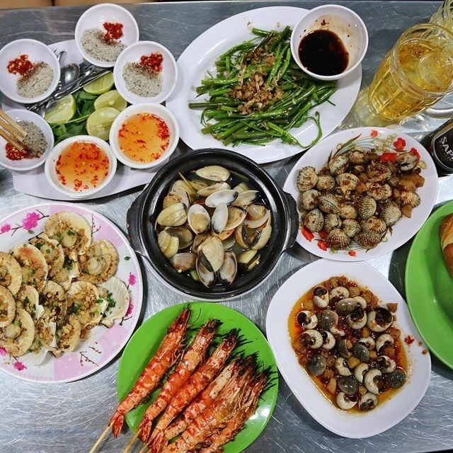 chiu-hong-noi-voi-nhung-mon-nhin-la-them-mac-ke-chuyen-giam-can-a896d6635993389127897919.jpg